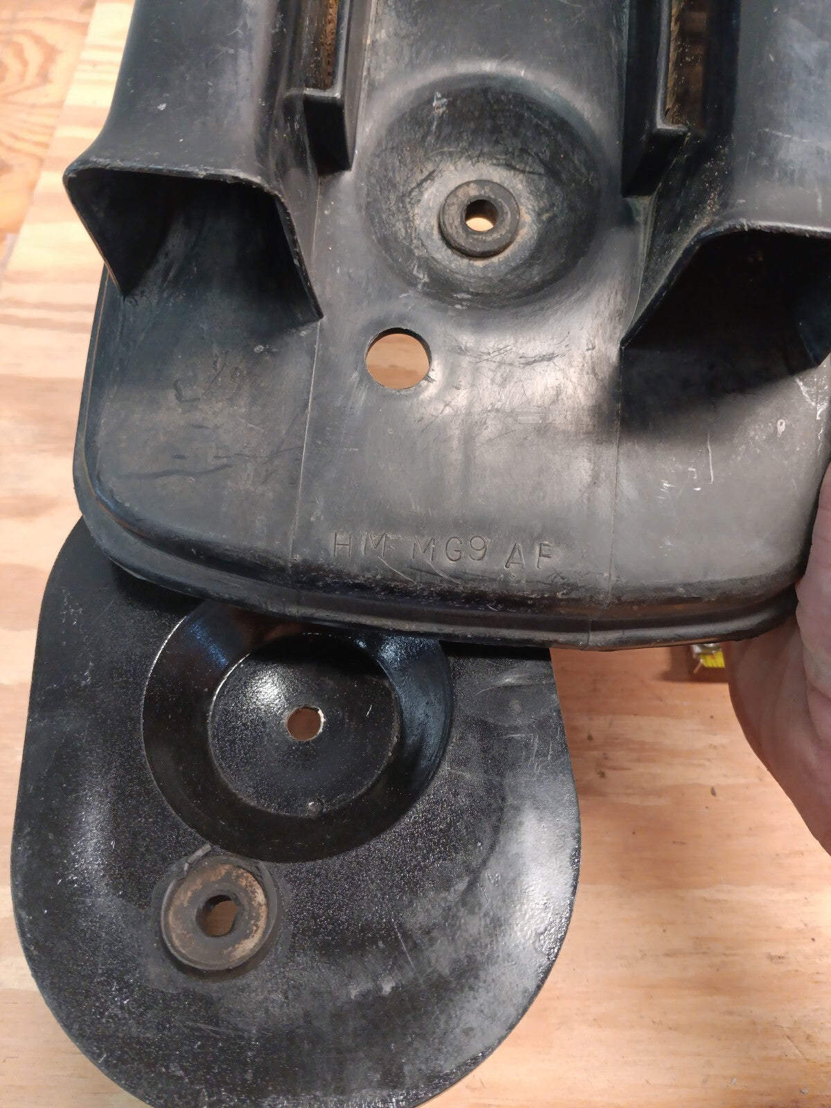 1984 HONDA GOLDWING GL1200 INTERSTATE (#434) AIRBOX AIR CLEANER COVER STAY