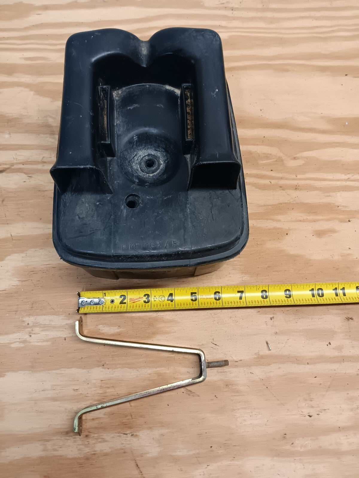 1984 HONDA GOLDWING GL1200 INTERSTATE (#434) AIRBOX AIR CLEANER COVER STAY