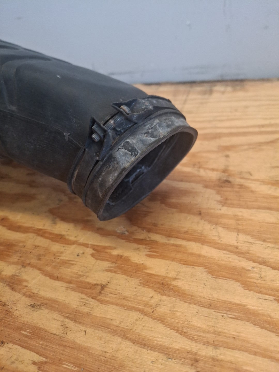 83-86 HONDA SHADOW VT500 AIR filter CLEANER Tube INTAKE CHAMBER SNORKEL OEM boot