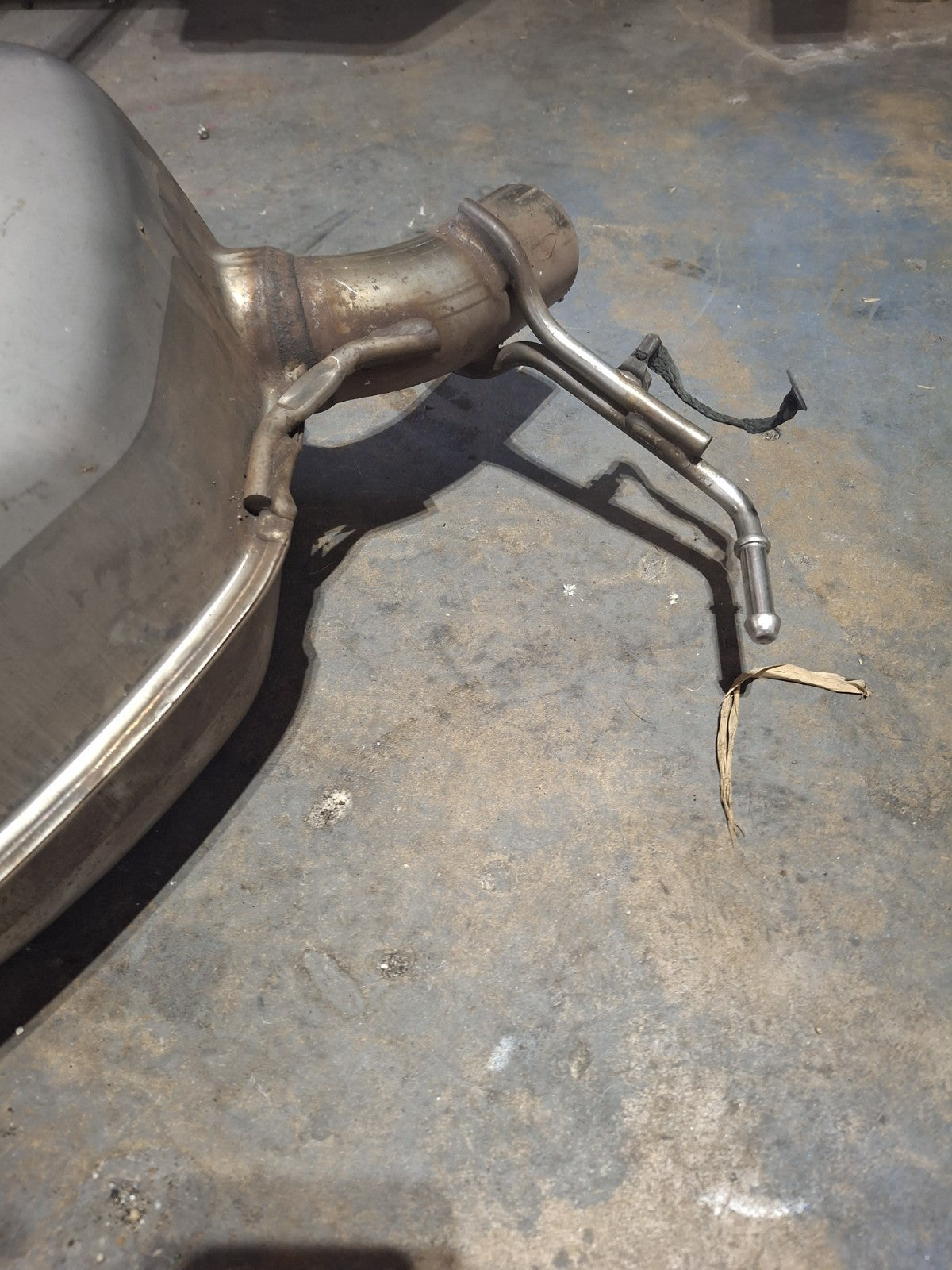 2006 BMW 650I OEM BASE COUPE REAR PASSENGER RIGHT SIDE EXHAUST MUFFLER WITH TIP