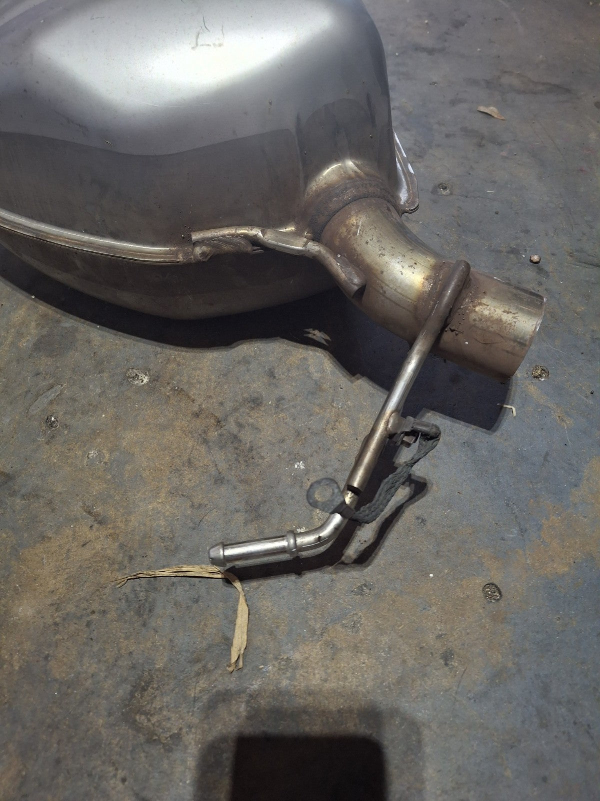 2006 BMW 650I OEM BASE COUPE REAR PASSENGER RIGHT SIDE EXHAUST MUFFLER WITH TIP