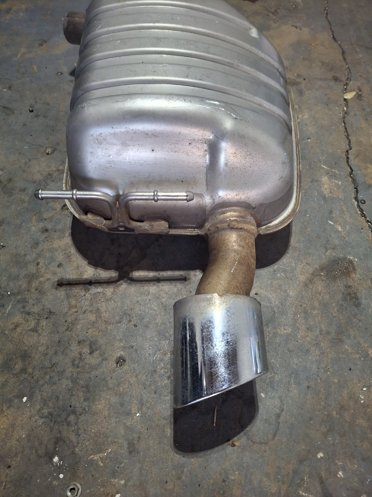 2006 BMW 650I OEM BASE COUPE REAR PASSENGER RIGHT SIDE EXHAUST MUFFLER WITH TIP
