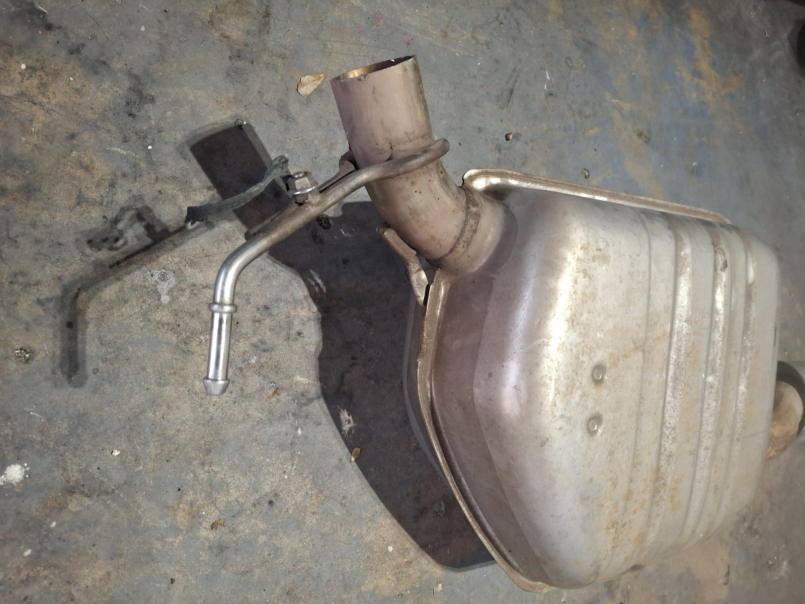 2006 BMW 650I OEM BASE COUPE REAR PASSENGER RIGHT SIDE EXHAUST MUFFLER WITH TIP