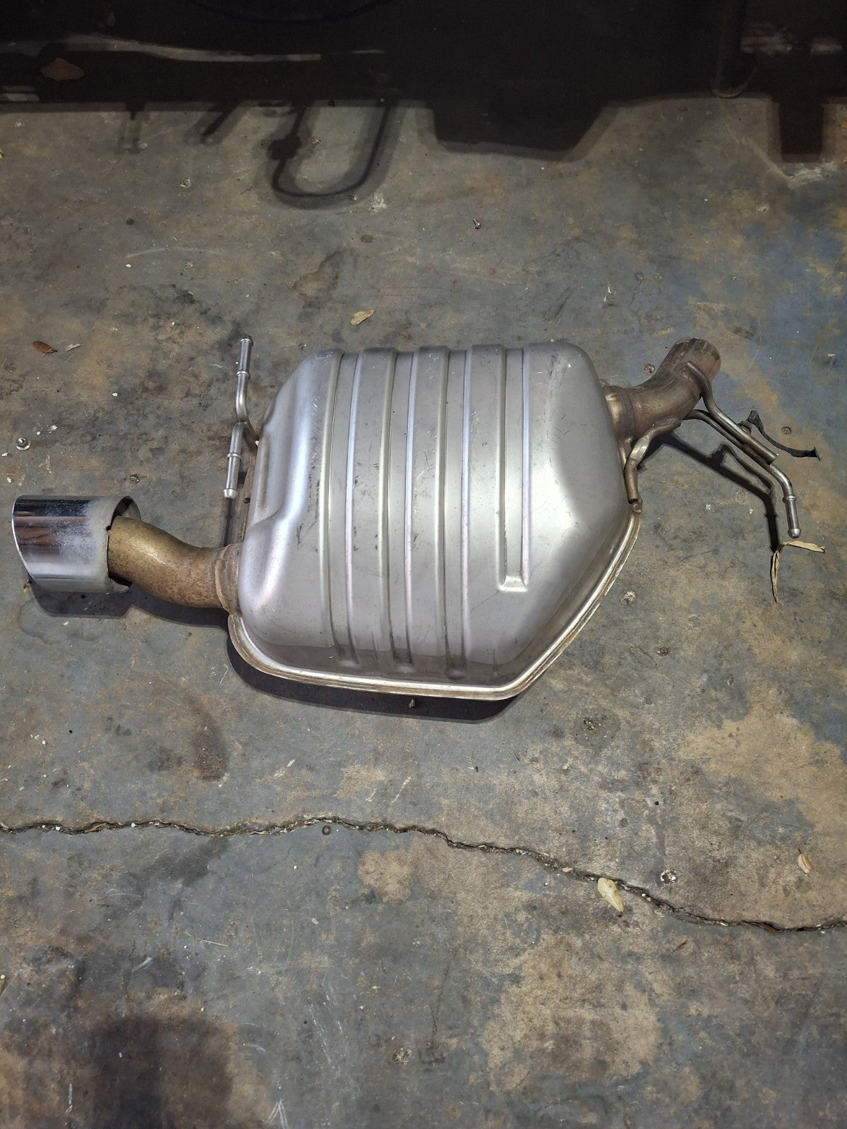 2006 BMW 650I OEM BASE COUPE REAR PASSENGER RIGHT SIDE EXHAUST MUFFLER WITH TIP