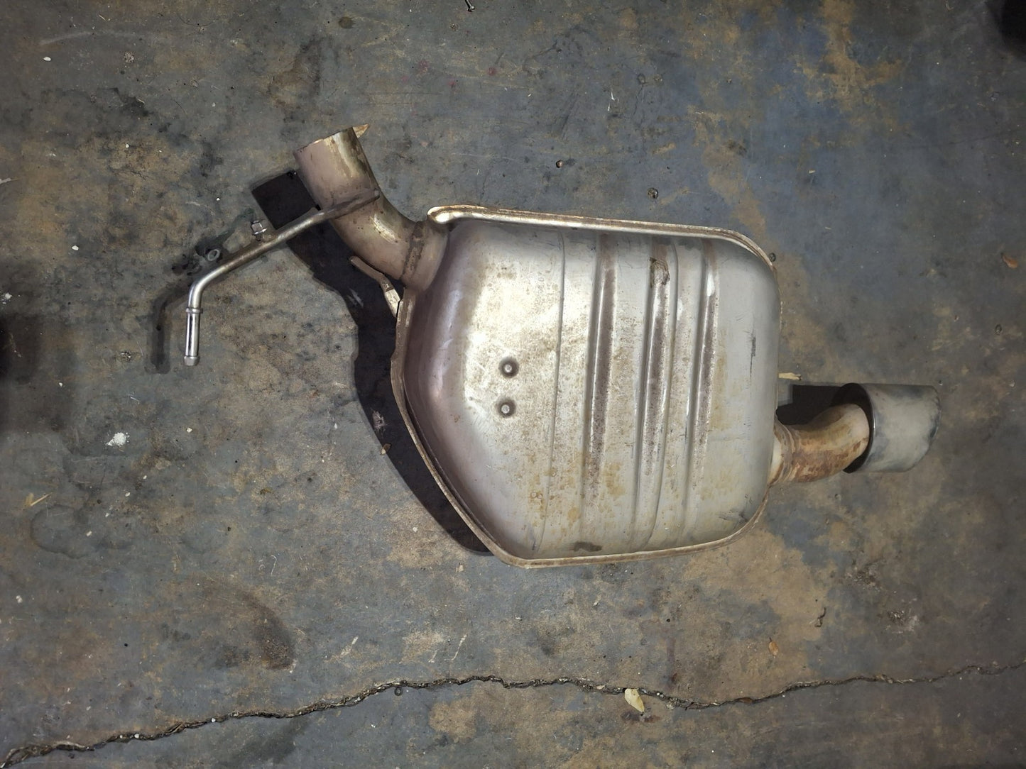 2006 BMW 650I OEM BASE COUPE REAR PASSENGER RIGHT SIDE EXHAUST MUFFLER WITH TIP