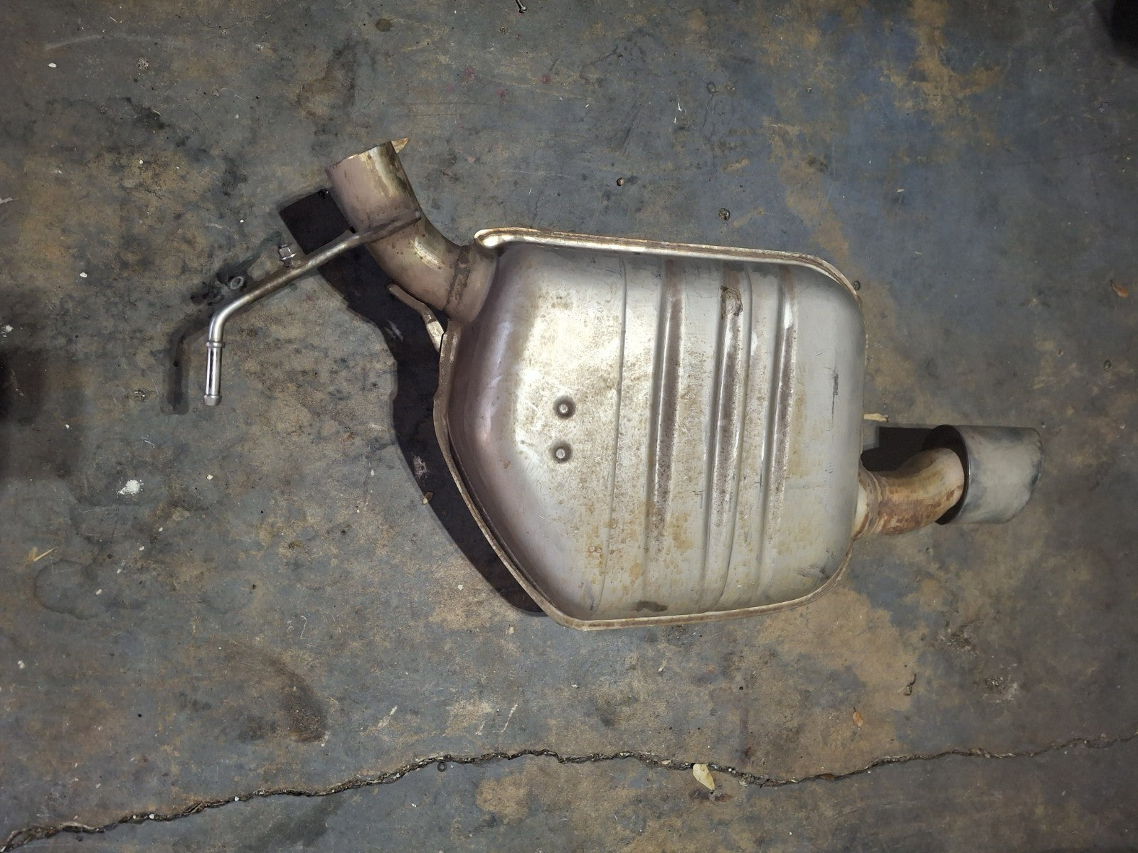 2006 BMW 650I OEM BASE COUPE REAR PASSENGER RIGHT SIDE EXHAUST MUFFLER WITH TIP